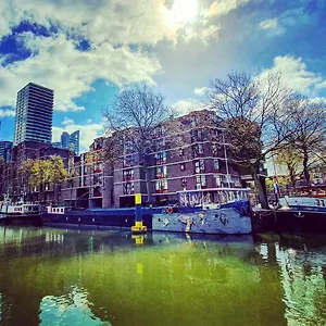 houseboat-holiday-apartments-rotterdam.zandvoort-hotels.com/
