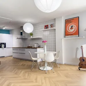 rotterdams-coolest-apartment.ihotelsrotterdam.com/