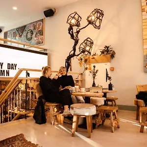 https://king-kong-hostel.ihotelsrotterdam.com